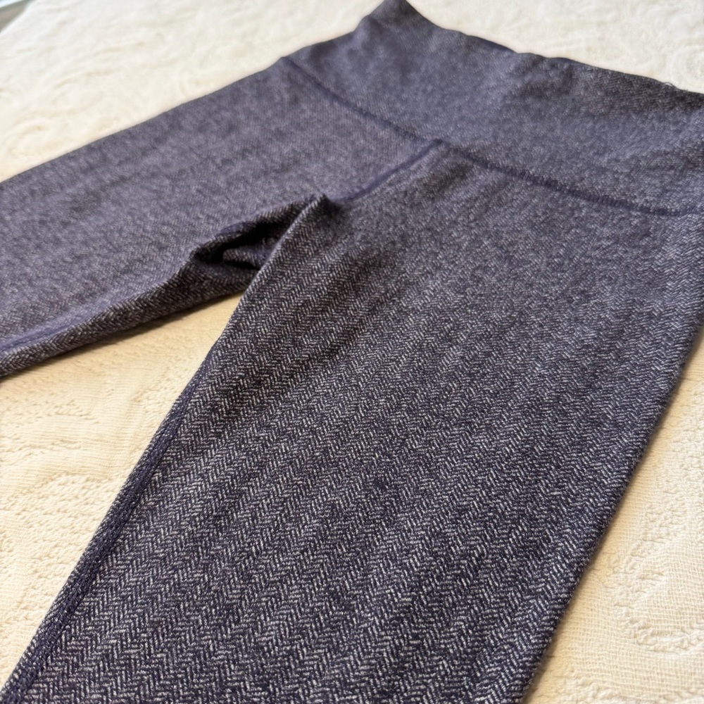 lululemon navy and charcoal leggings - Picture 4 of 5